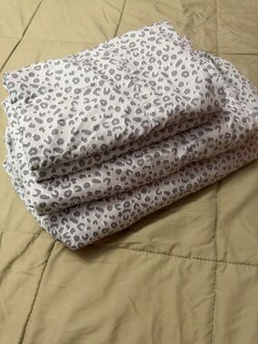 Gray Leopard Print Bedding Set - KING SET OF 4